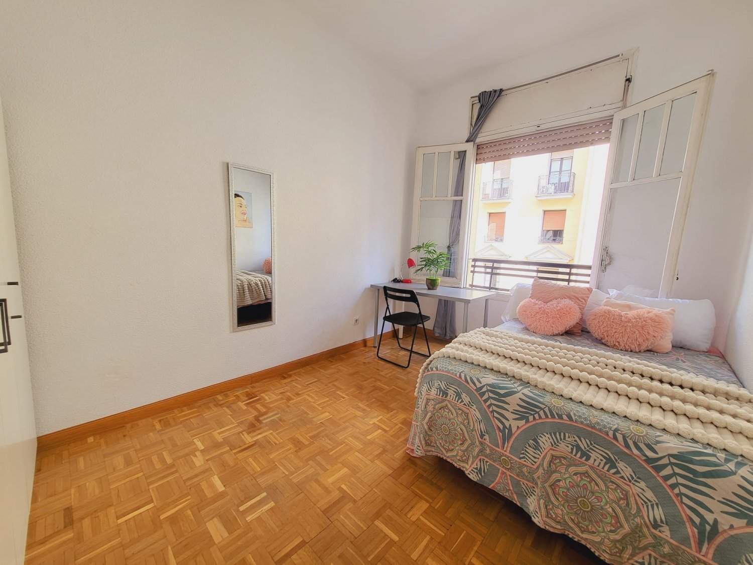 Habitaciones en piso compartido en Madrid - FRZB4