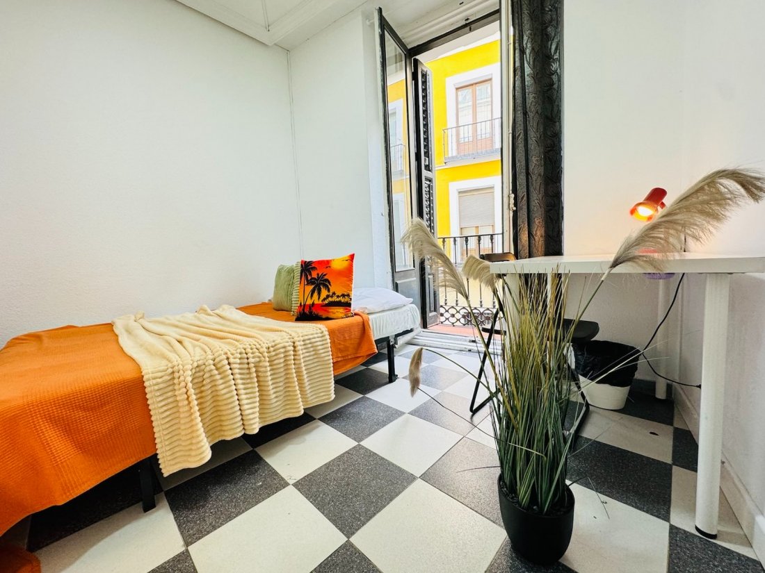 Habitaciones en piso compartido en Madrid - HUA3
